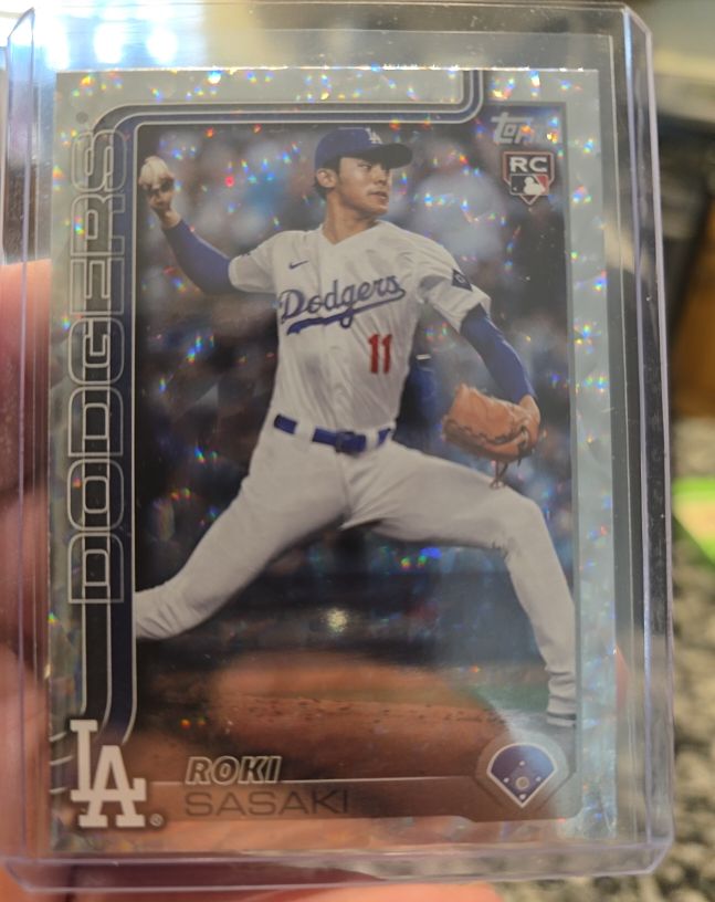 2025 Topps Series 2 #558 Roki Sasaki — front