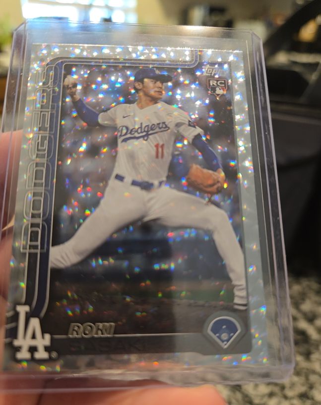 2025 Topps Series 2 #558 Roki Sasaki — front