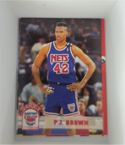 1993-94 Hoops #369 P.J. Brown — front