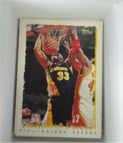 1994-95 Topps #82 Antonio Davis — front