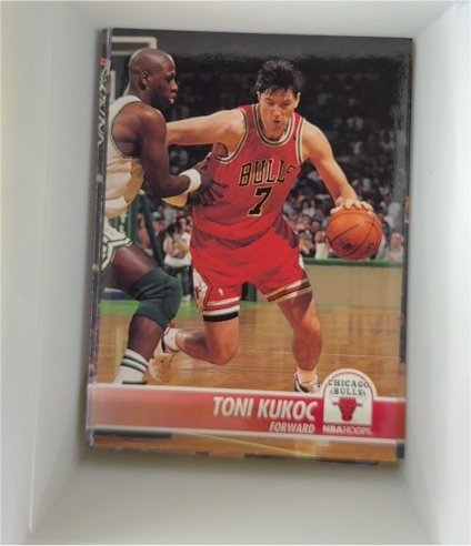 1994-95 NBA Hoops #27 Toni Kukoc — front