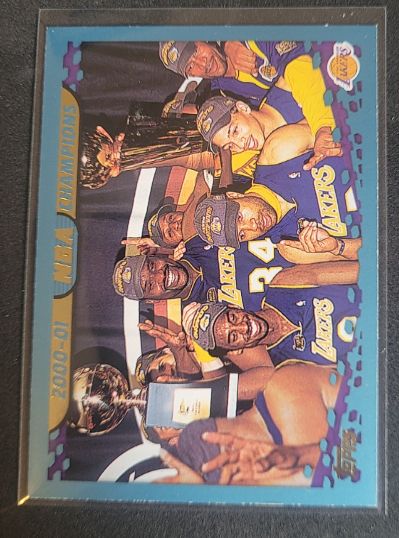 2001-02 Topps #220 2000-01 NBA Champions Los Angeles Lakers — front
