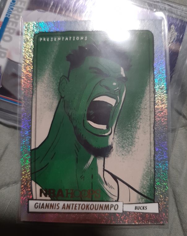 2023-24 Panini NBA Hoops #6 Presentations Giannis Antetokounmpo — front