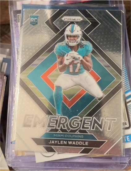 2021 Panini Prizm Emergent #E-8 Jaylen Waddle — front