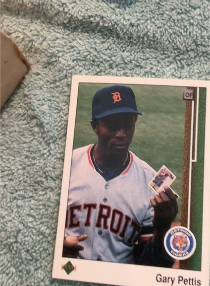 1986 Fleer #90 Gary Pettis — front