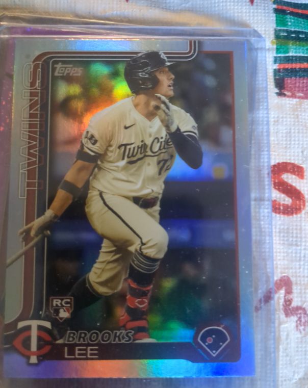 2025 Topps Series 1 #317 Brooks Lee — front
