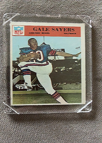1966 Philadelphia #38 Gale Sayers — front
