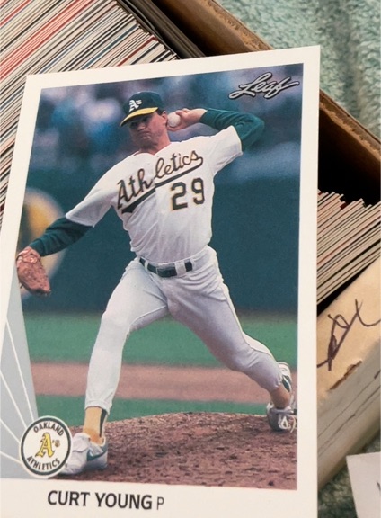 1990 Leaf #424 Curt Young — front