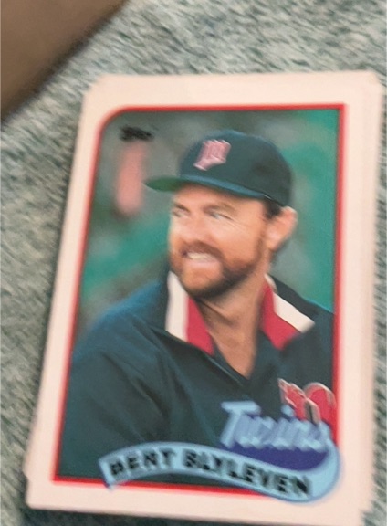 1989 Topps #555 Bert Blyleven — front