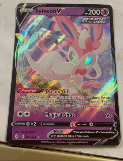 2021 Pokémon TCG Evolving Skies #074 Sylveon V — front