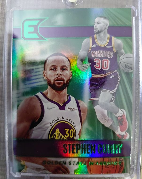 2021-22 Panini Chronicles Essentials #305 Stephen Curry — front