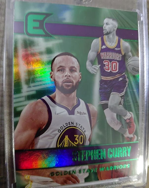 2021-22 Panini Chronicles Essentials #305 Stephen Curry — front