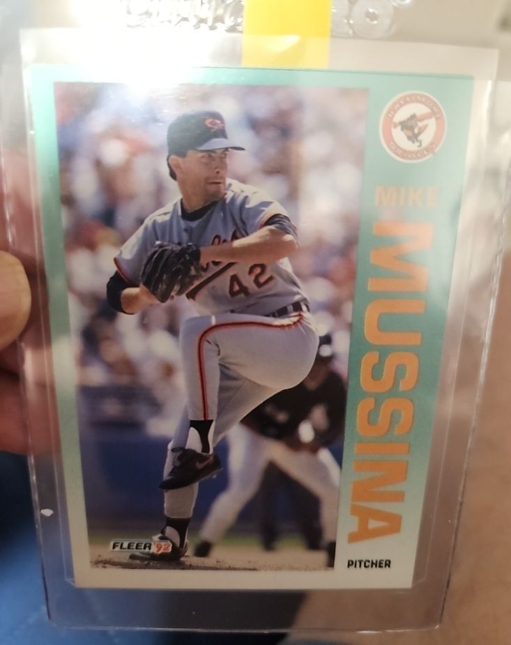 1992 Fleer #20 Mike Mussina — front