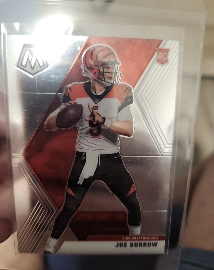 2020 Panini Mosaic #201 Joe Burrow Rookie Card — front