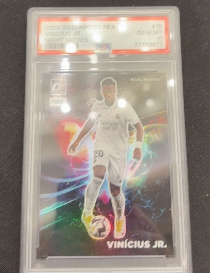 2022-23 Donruss FIFA #18 Vinícius Jr. Night Moves — front