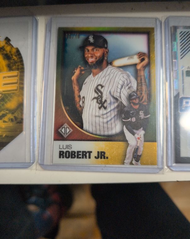 2023 Topps Transcendent #107 Luis Robert Jr. — front