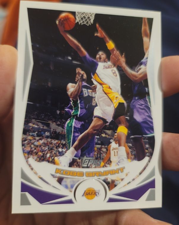 2004-05 Topps #8 Kobe Bryant — front