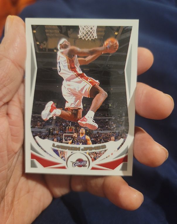 2004-05 Topps #23 LeBron James — front