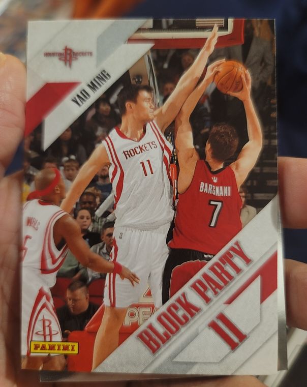 2009-10 Panini #4 Yao Ming Block Party — front