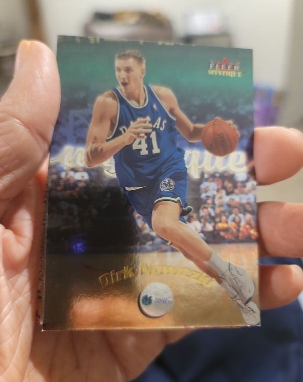 2000-01 Fleer Mystique #22 Dirk Nowitzki — front