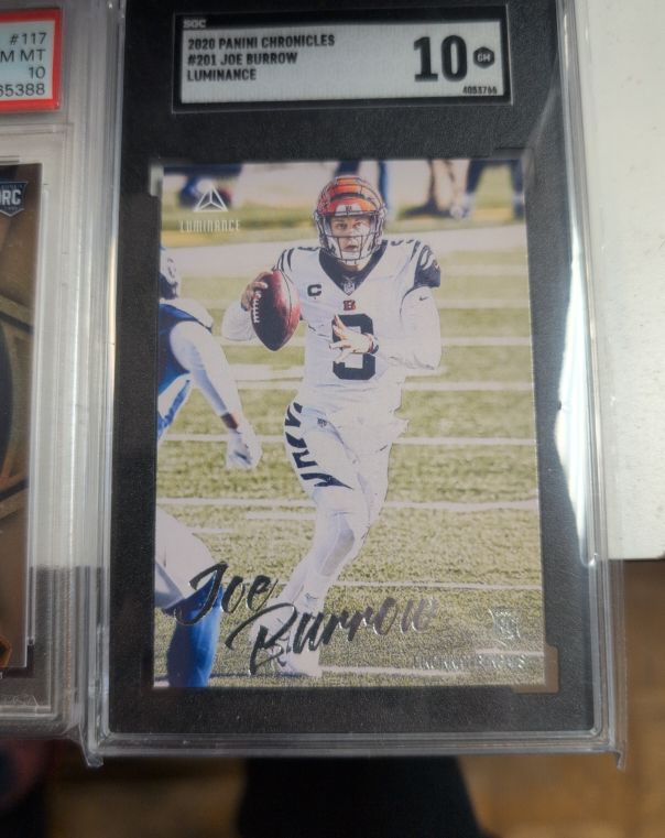 2020 Panini Chronicles Luminance #201 Joe Burrow — front