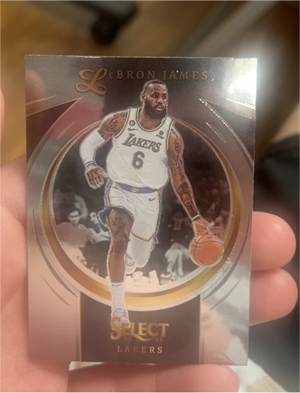2022-23 Panini Select #18 LeBron James — front