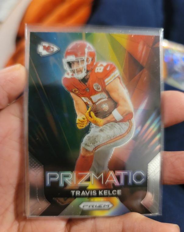 2023 Panini Prizm #10 Travis Kelce Prizmatic — front