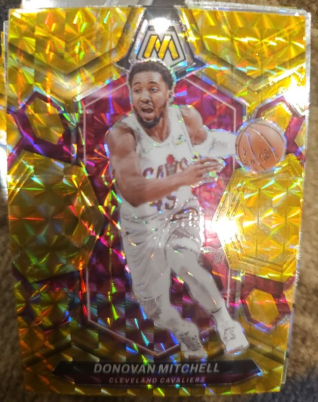 2023-24 Panini Mosaic Donovan Mitchell Reactive Yellow — front
