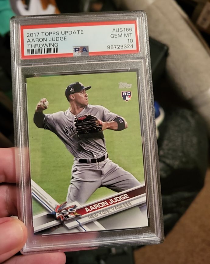 2017 Topps Update #US166 Aaron Judge Throwing — front
