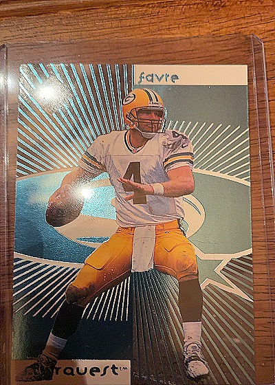 1998 UD Choice #4 Brett Favre StarQuest — front