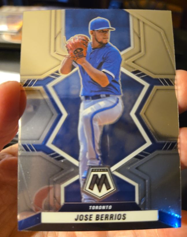 2022 Panini Mosaic Jose Berrios Toronto Blue Jays — front
