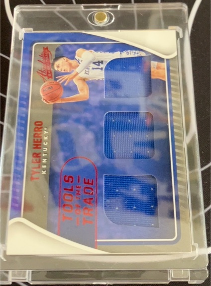 2022 Panini Chronicles Tools Of The Trade Tyler Herro — front