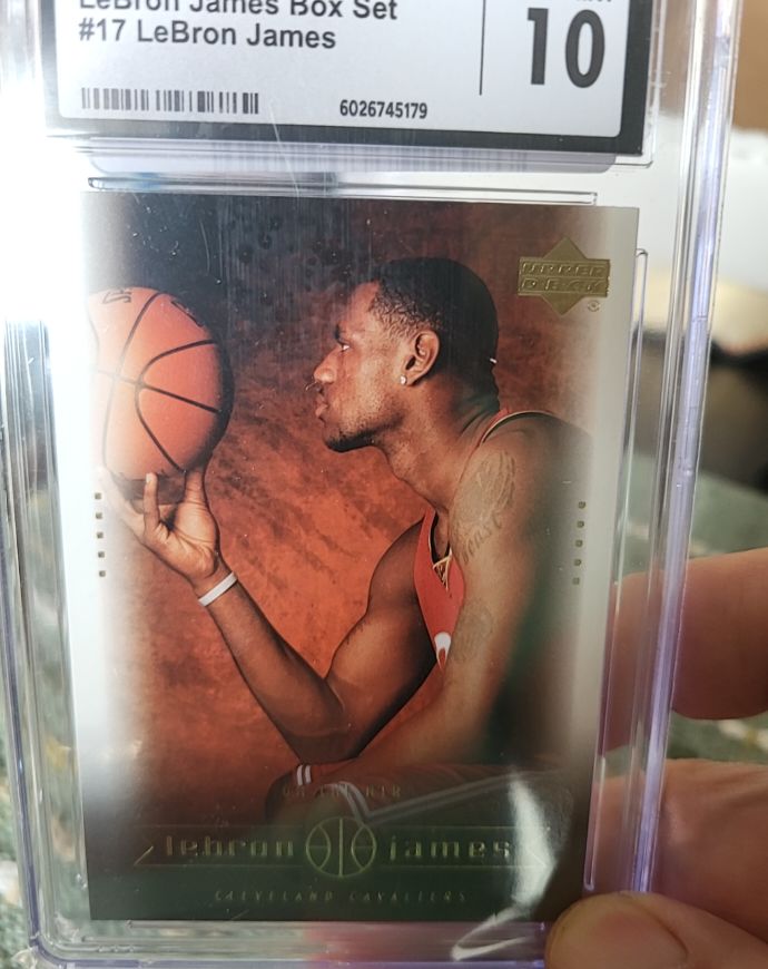 2003 Upper Deck LeBron James Box Set #17 LeBron James — front