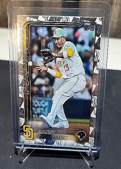 2025 Topps Series 1 #215 Manny Machado — front