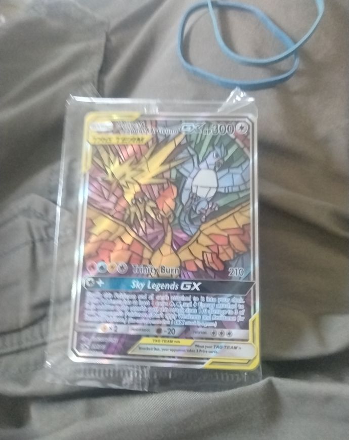 2019 Pokémon SM210 Moltres Zapdos Articuno GX — front