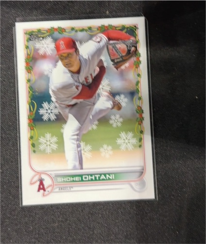 2022 Topps Holiday #HW100 Shohei Ohtani — front