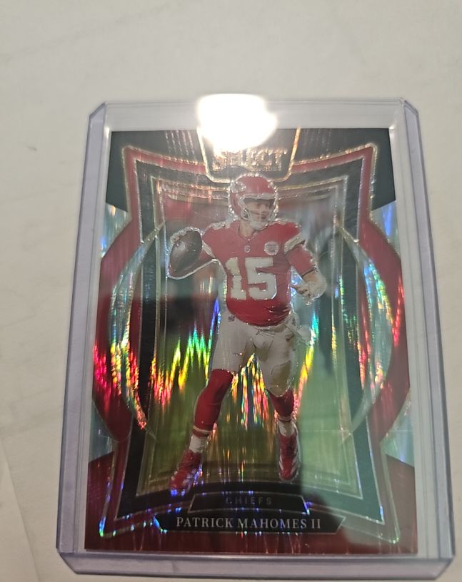2024 Panini Select Concourse Patrick Mahomes II Red & Blue Prizm Shock — front