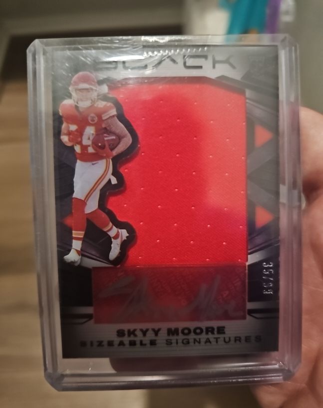 2022 Panini Black Sizeable Signatures #Skyy Moore — front