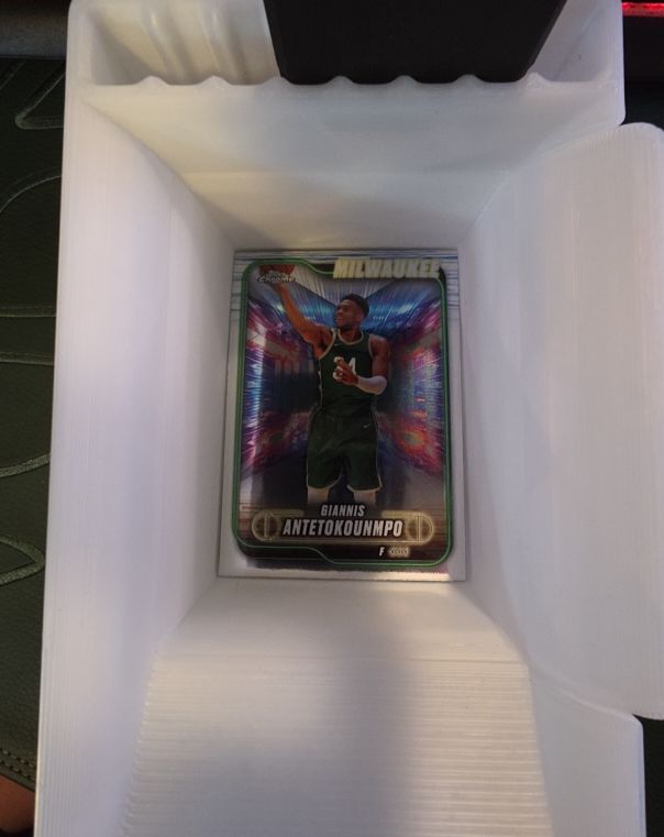 2024-25 Topps Chrome #41 Giannis Antetokounmpo — front