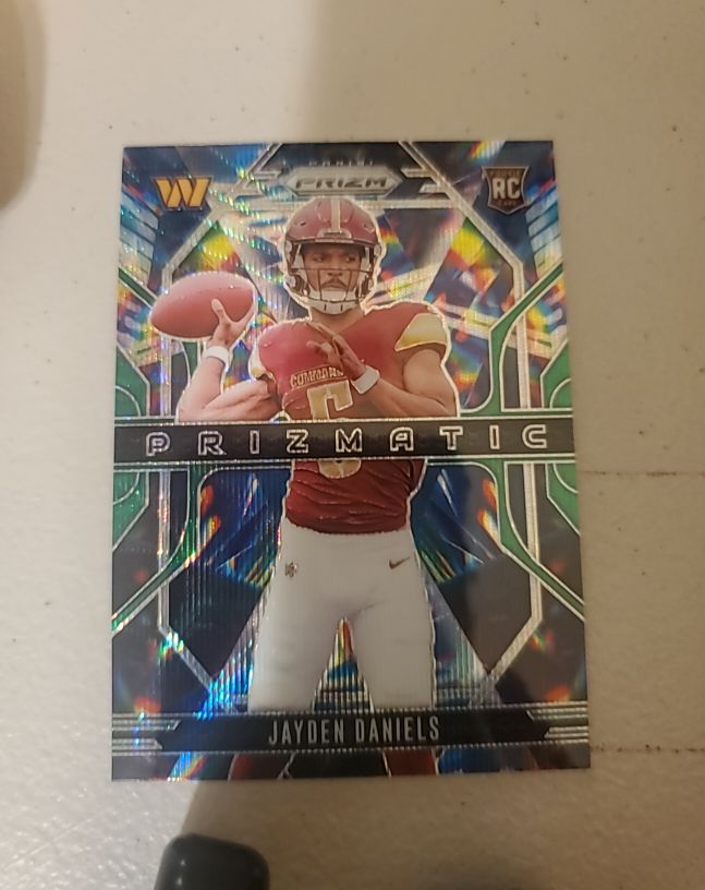 2024 Panini Prizm Prizmatic #3 Jayden Daniels — front