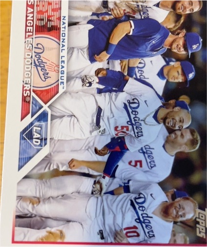 2023 Topps #219 Los Angeles Dodgers — front