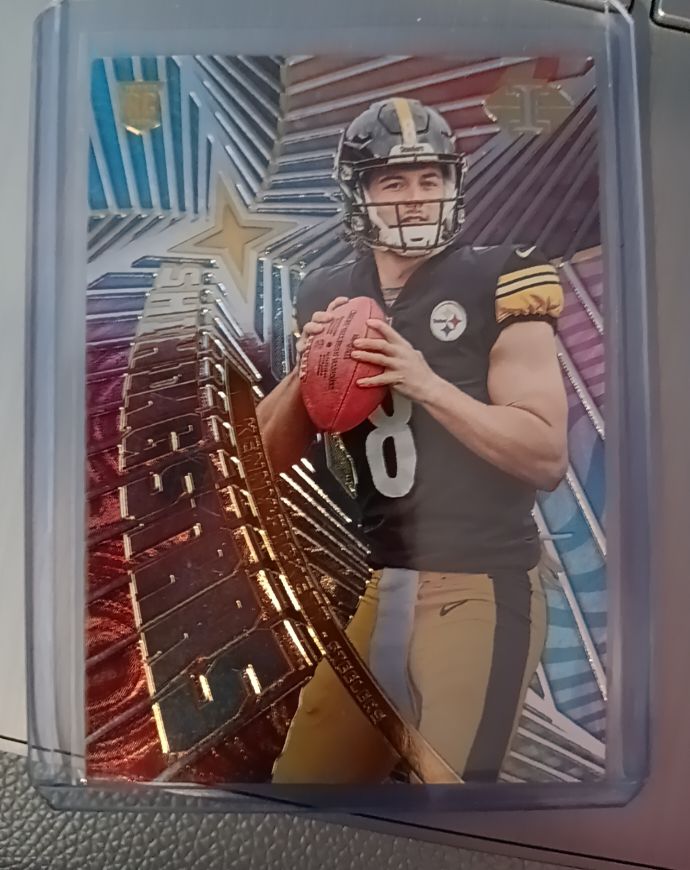 2022 Panini Illusions Shining Stars #SS-11 Kenny Pickett — front