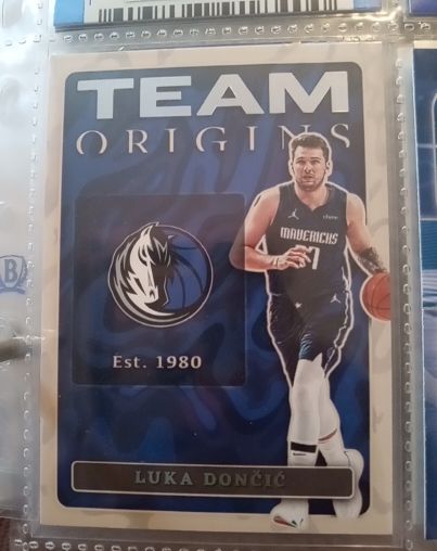 2022-23 Panini Origins #11 Luka Doncic Team Origins Dallas Mavericks — front