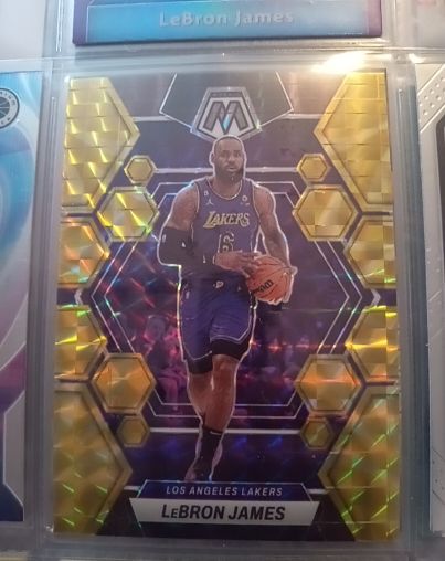 2022-23 Panini Mosaic #98 LeBron James — front
