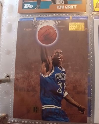 1996-97 Skybox Premium #67 Kevin Garnett — front