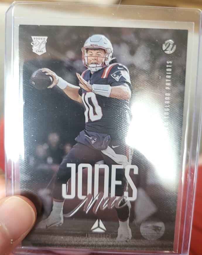 2021 Panini Chronicles Luminance #205 Mac Jones — front