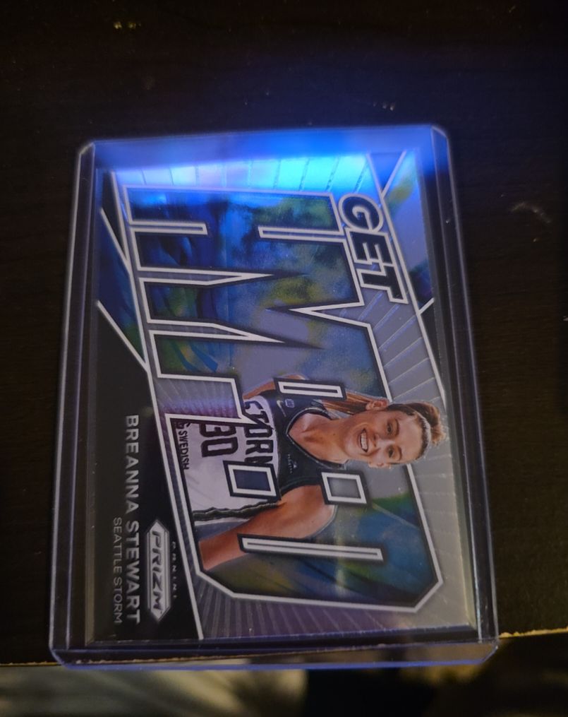 2022 Panini Prizm WNBA Get Hyped # Breanna Stewart — front