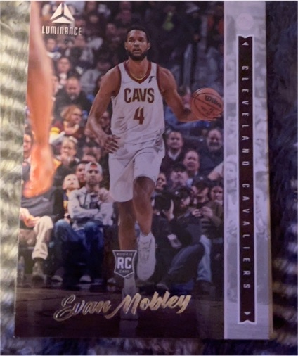 2021-22 Panini Chronicles Luminance #252 Evan Mobley — front