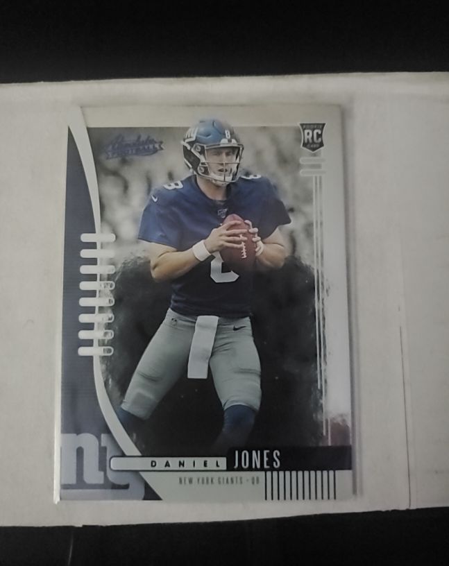 2019 Panini Absolute #107 Daniel Jones Rookie — front