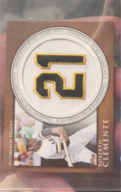 2012 Topps Retired Number Patch #RN-RC Roberto Clemente — front